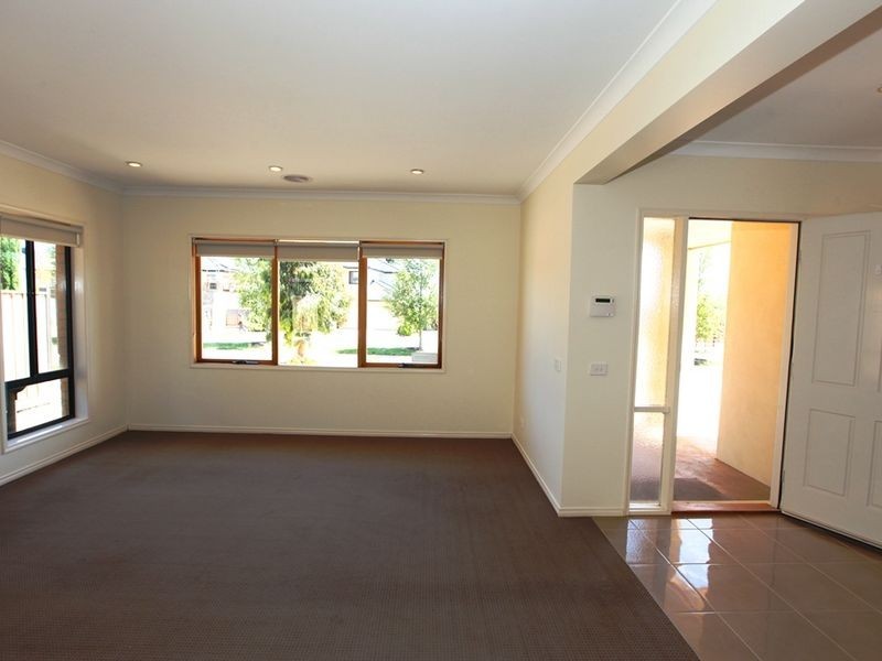 160 Sanctuary Lakes South Boulevar, Sanctuary Lakes VIC 3030