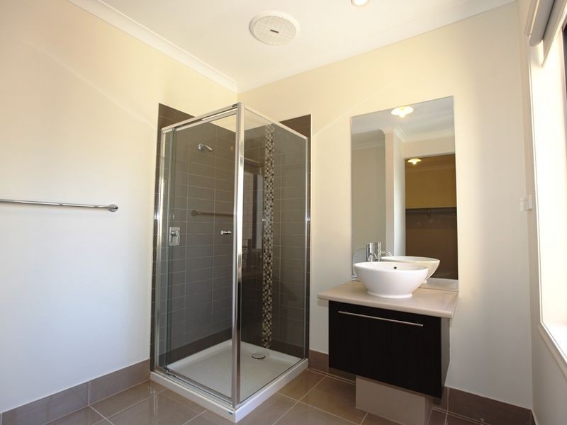 160 Sanctuary Lakes South Boulevar, Sanctuary Lakes VIC 3030