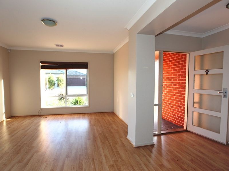 39 Tristania Drive, Point Cook VIC 3030