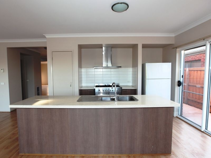 39 Tristania Drive, Point Cook VIC 3030