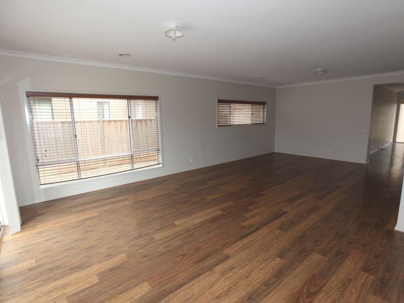 1 Foreshore Court, Sanctuary Lakes VIC 3030