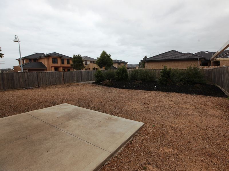 1 Foreshore Court, Sanctuary Lakes VIC 3030