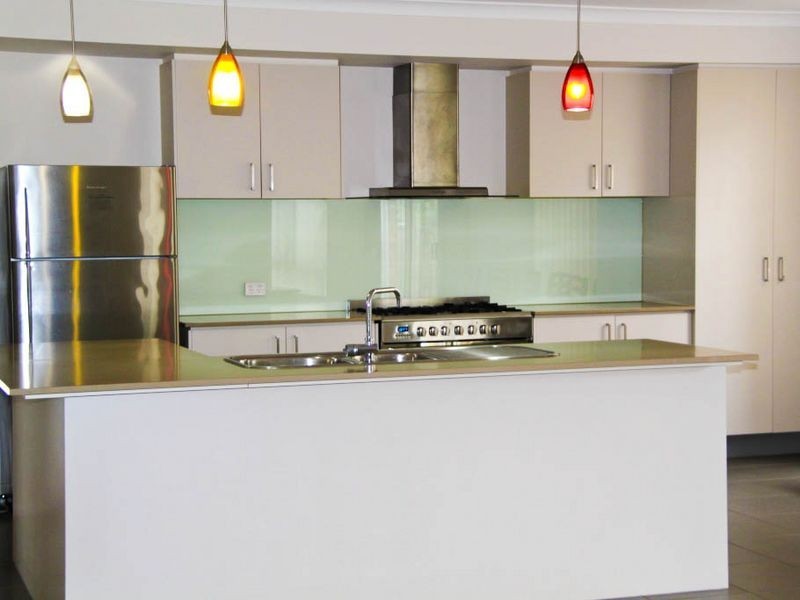 12 North Shore Drive, Sanctuary Lakes VIC 3030