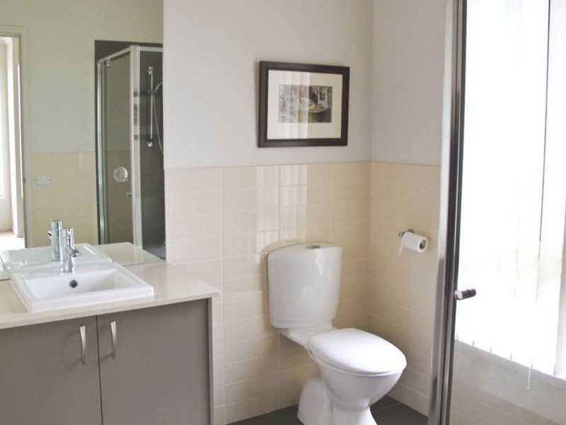 12 North Shore Drive, Sanctuary Lakes VIC 3030