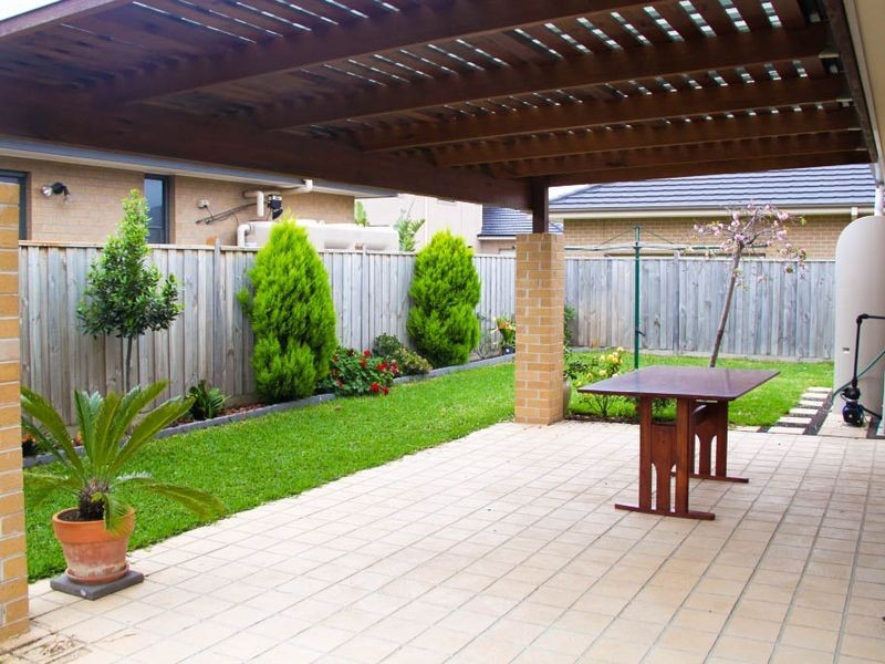 12 North Shore Drive, Sanctuary Lakes VIC 3030