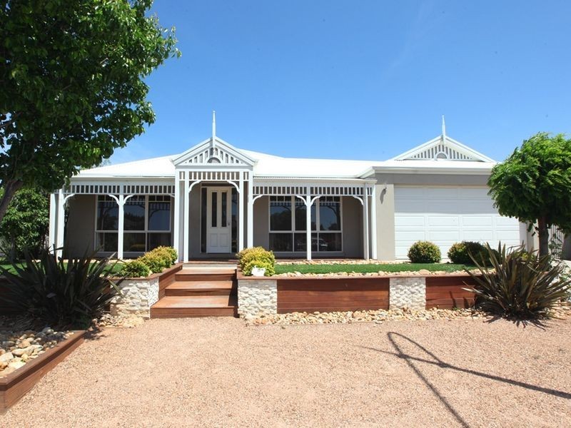 5 Messina Crescent, Point Cook VIC 3030