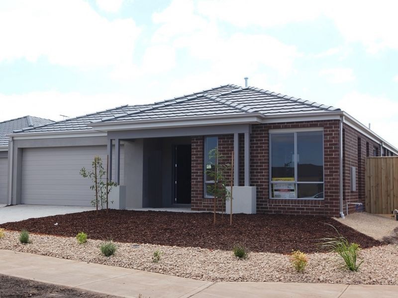 24 Bolivar Esplanade, Truganina VIC 3029