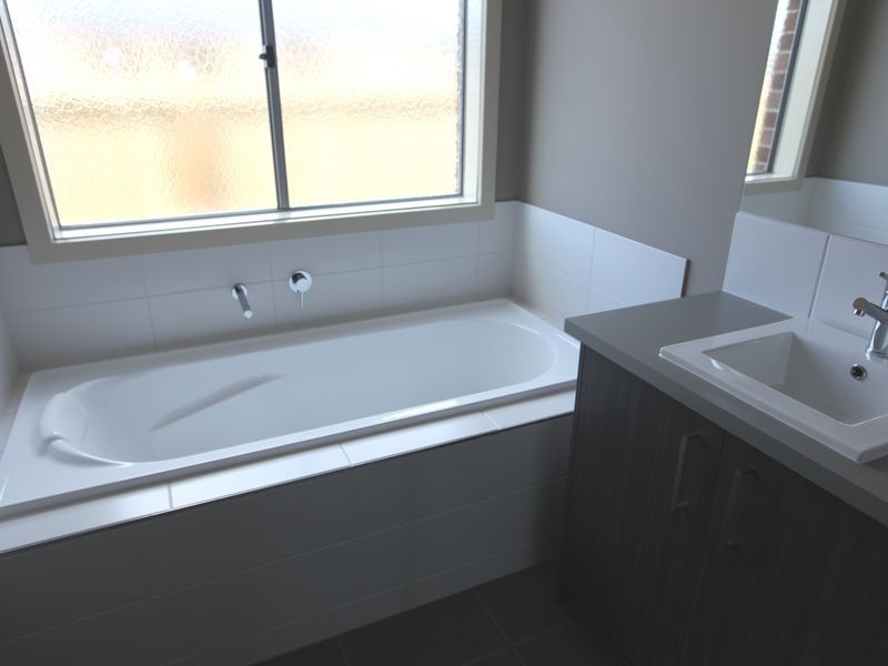 24 Bolivar Esplanade, Truganina VIC 3029