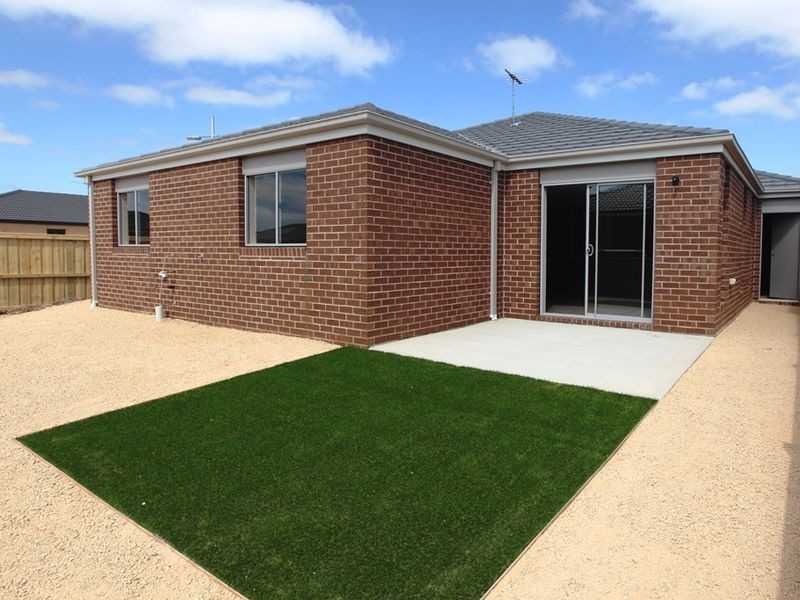 24 Bolivar Esplanade, Truganina VIC 3029