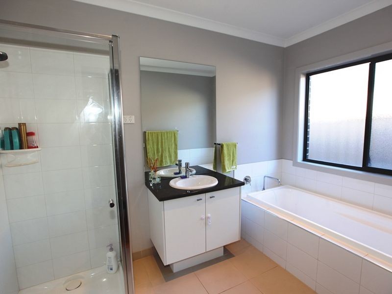 28 Tamar Avenue, Point Cook VIC 3030