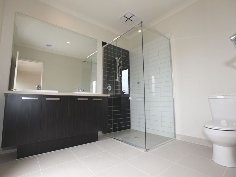 6 Broadbeach Circuit, Sanctuary Lakes VIC 3030