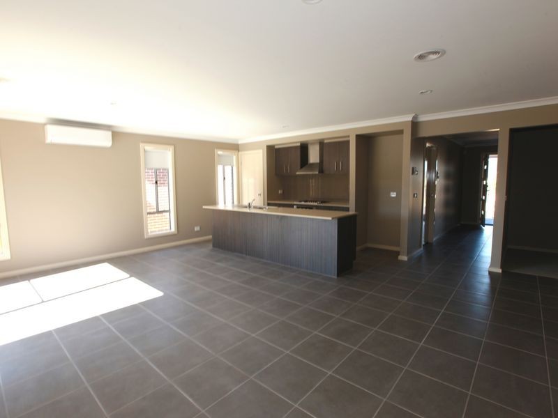 11 Custodian Way, Truganina VIC 3029