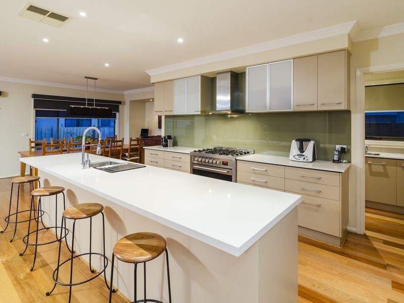 29 The Esplanade, Sanctuary Lakes VIC 3030
