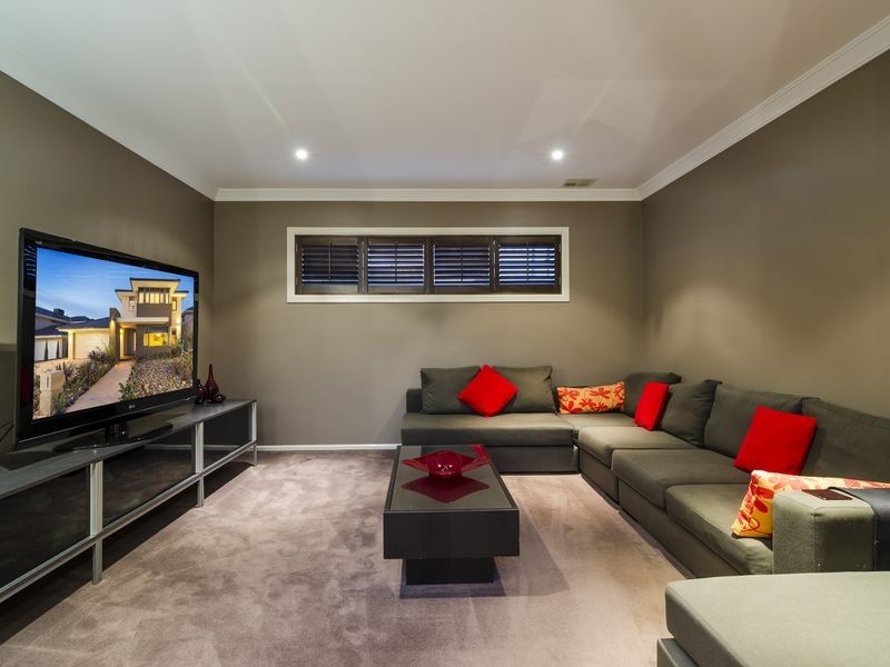 29 The Esplanade, Sanctuary Lakes VIC 3030