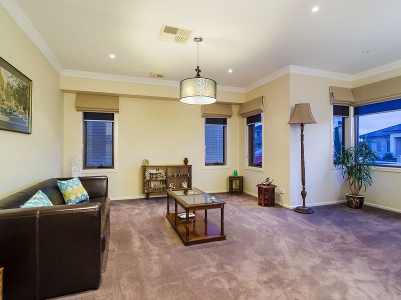 29 The Esplanade, Sanctuary Lakes VIC 3030