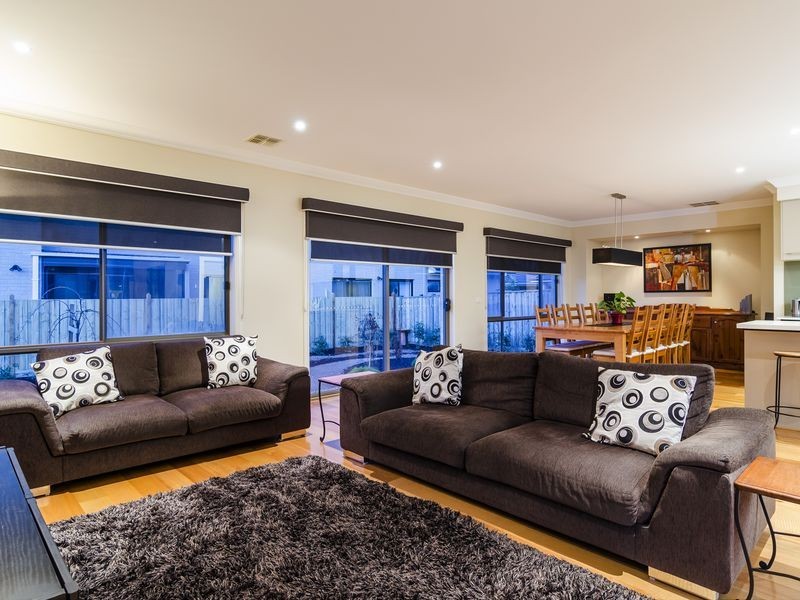 29 The Esplanade, Sanctuary Lakes VIC 3030