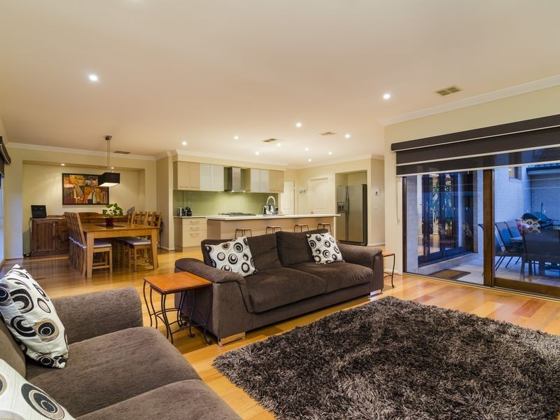 29 The Esplanade, Sanctuary Lakes VIC 3030