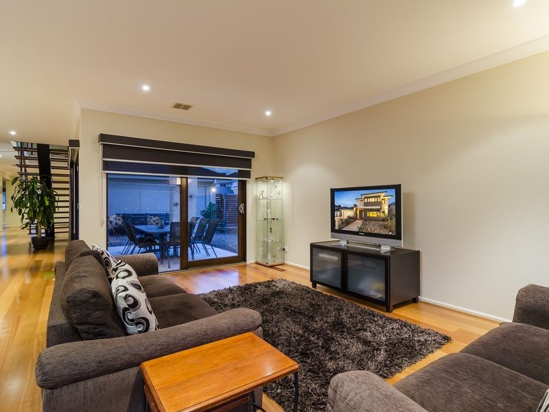 29 The Esplanade, Sanctuary Lakes VIC 3030