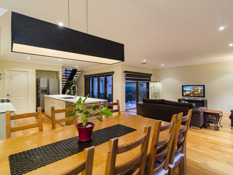 29 The Esplanade, Sanctuary Lakes VIC 3030