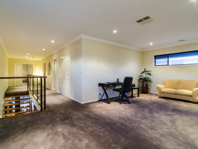 29 The Esplanade, Sanctuary Lakes VIC 3030