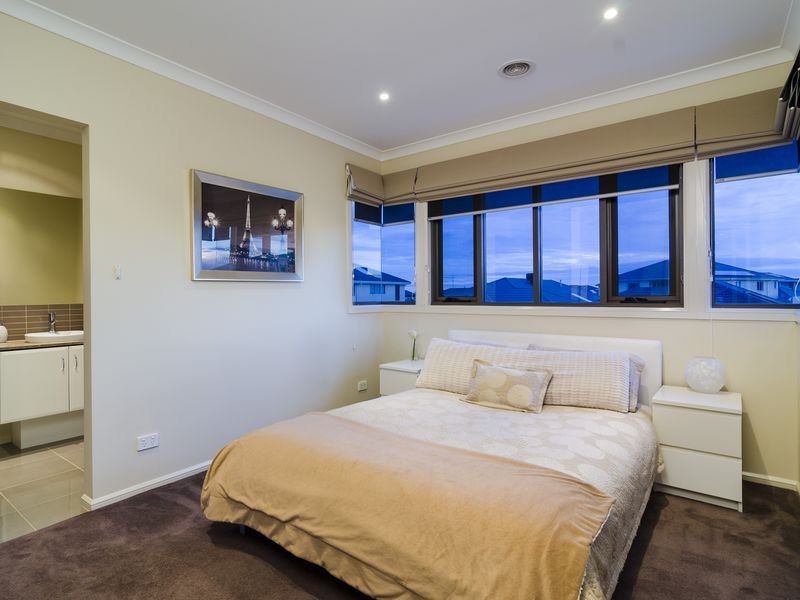 29 The Esplanade, Sanctuary Lakes VIC 3030