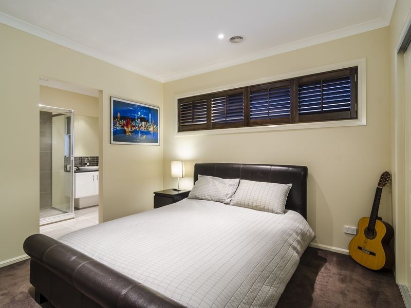 29 The Esplanade, Sanctuary Lakes VIC 3030