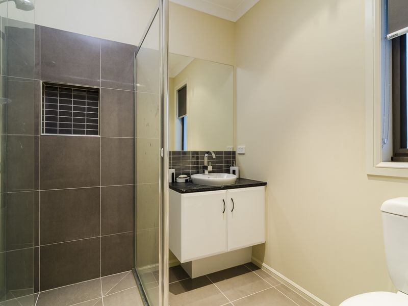 29 The Esplanade, Sanctuary Lakes VIC 3030