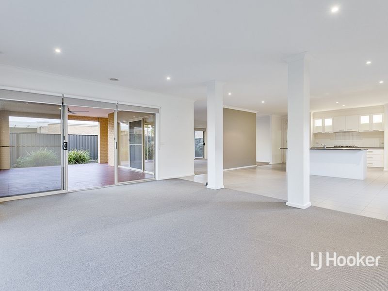 16 Mowbray Drive, Point Cook VIC 3030