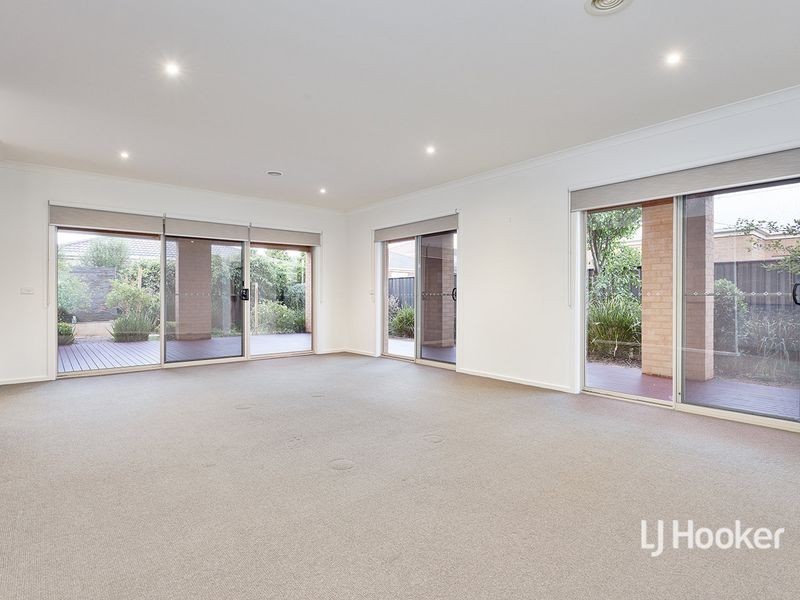 16 Mowbray Drive, Point Cook VIC 3030