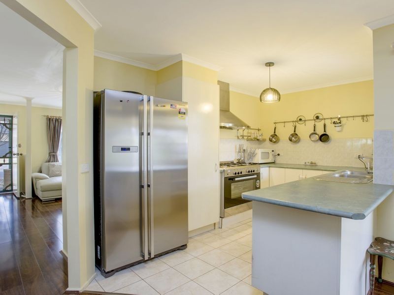 17 Wattle Grove, Point Cook VIC 3030