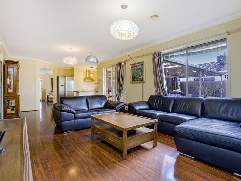 17 Wattle Grove, Point Cook VIC 3030