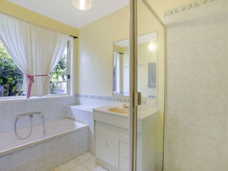 17 Wattle Grove, Point Cook VIC 3030