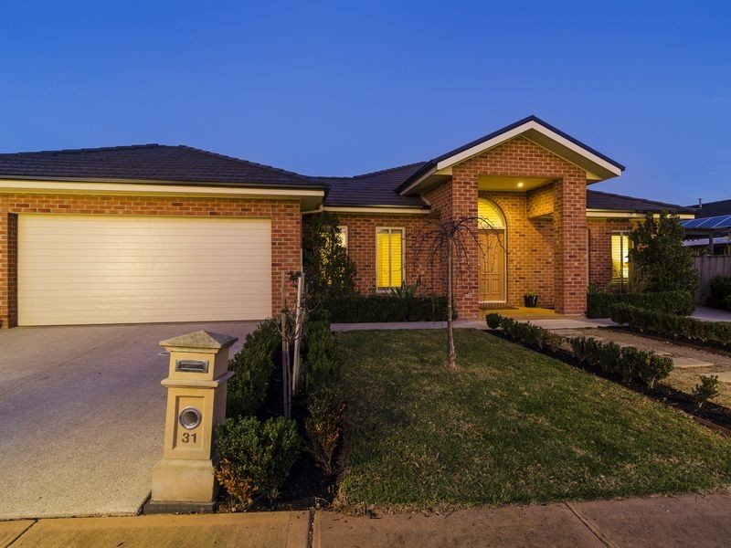 31 Monterey Bay Drive, Sanctuary Lakes VIC 3030