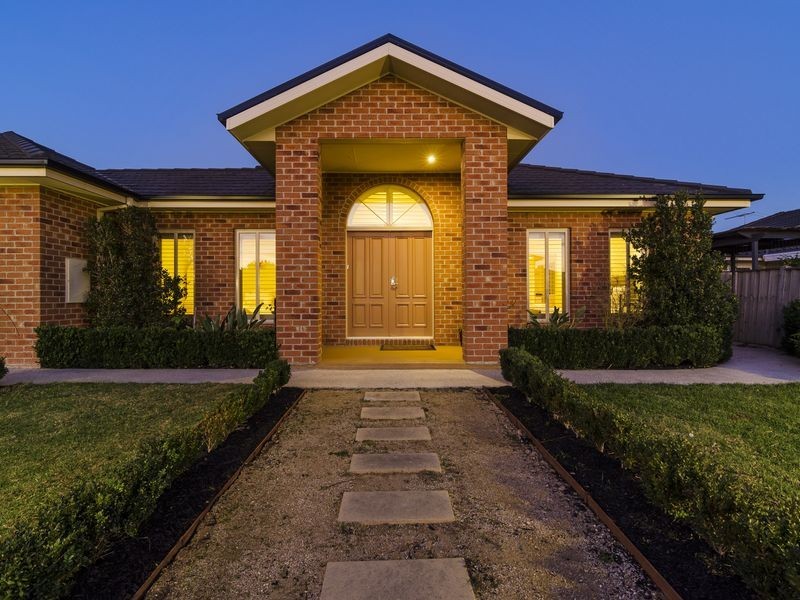 31 Monterey Bay Drive, Sanctuary Lakes VIC 3030