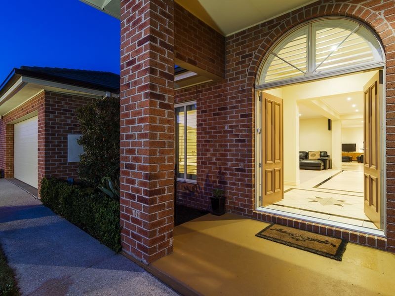31 Monterey Bay Drive, Sanctuary Lakes VIC 3030