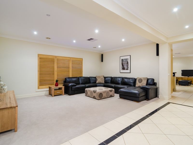 31 Monterey Bay Drive, Sanctuary Lakes VIC 3030