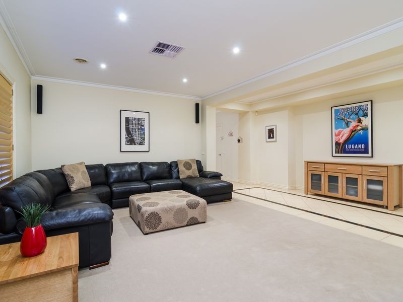 31 Monterey Bay Drive, Sanctuary Lakes VIC 3030