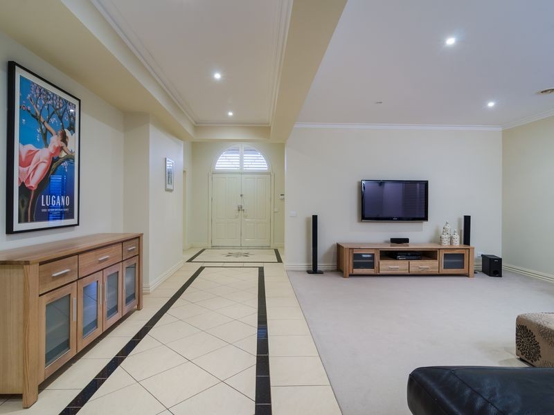 31 Monterey Bay Drive, Sanctuary Lakes VIC 3030