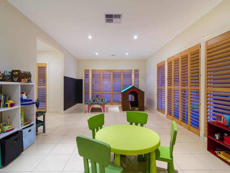 31 Monterey Bay Drive, Sanctuary Lakes VIC 3030