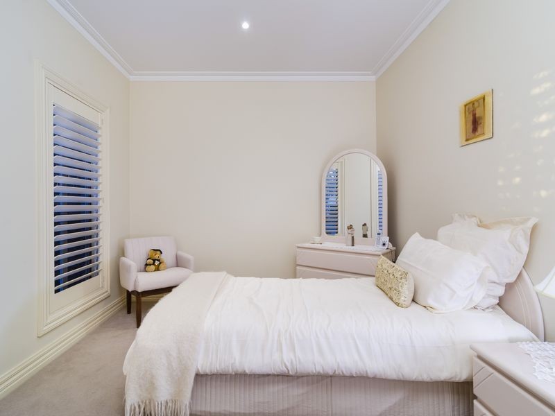 31 Monterey Bay Drive, Sanctuary Lakes VIC 3030