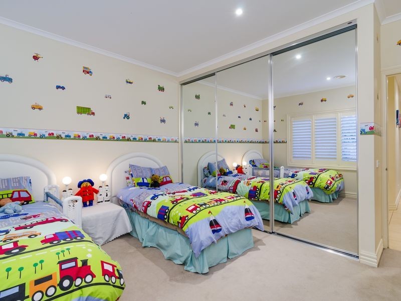 31 Monterey Bay Drive, Sanctuary Lakes VIC 3030