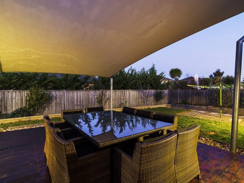 31 Monterey Bay Drive, Sanctuary Lakes VIC 3030