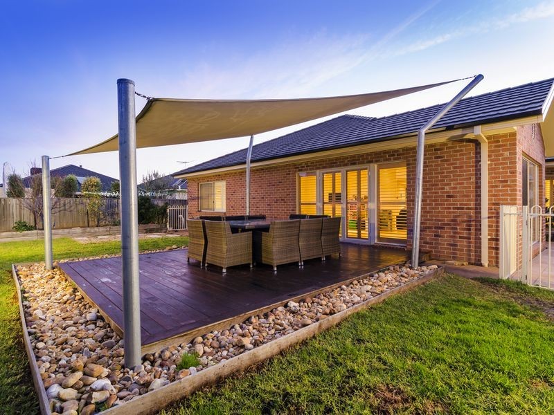 31 Monterey Bay Drive, Sanctuary Lakes VIC 3030