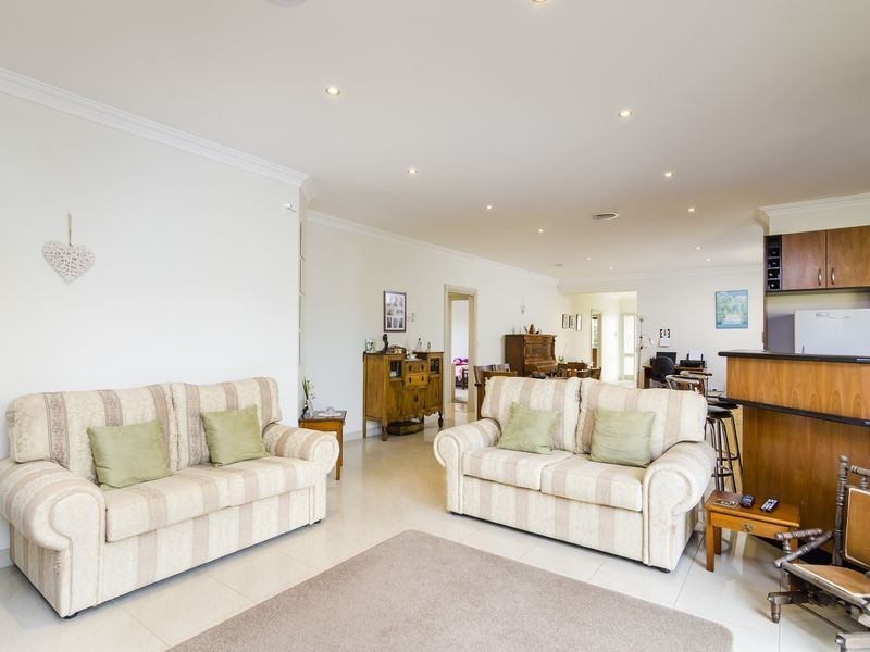 11 Treeside Drive, Tarneit VIC 3029