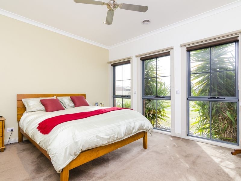 11 Treeside Drive, Tarneit VIC 3029