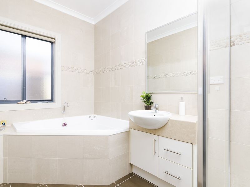 11 Treeside Drive, Tarneit VIC 3029