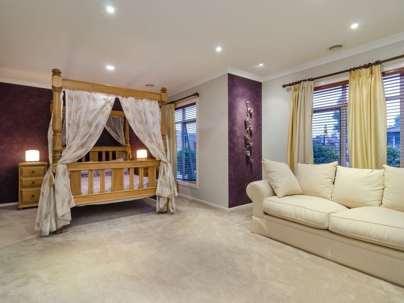 2 Villiers Drive, Point Cook VIC 3030