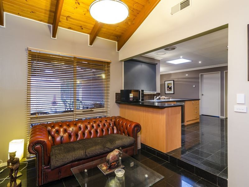 10 South Avenue, Altona Meadows VIC 3028