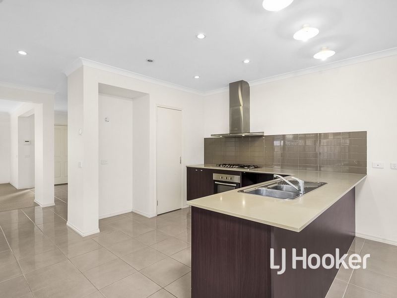 160 Sanctuary Lakes South Boulevard, Sanctuary Lakes VIC 3030