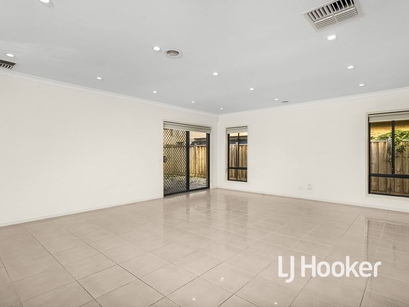 160 Sanctuary Lakes South Boulevard, Sanctuary Lakes VIC 3030